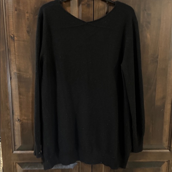 360 Cashmere Black V-Neck long Sweater size medium - Picture 4 of 5